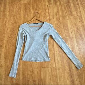 brandy melville | grey v-neck long sleeve shirt
